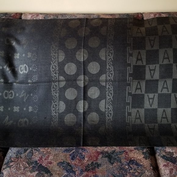 NWT various patterns, cashmere scarf, lucky 4 leaf clover, dk green/gold/black - Picture 9 of 10